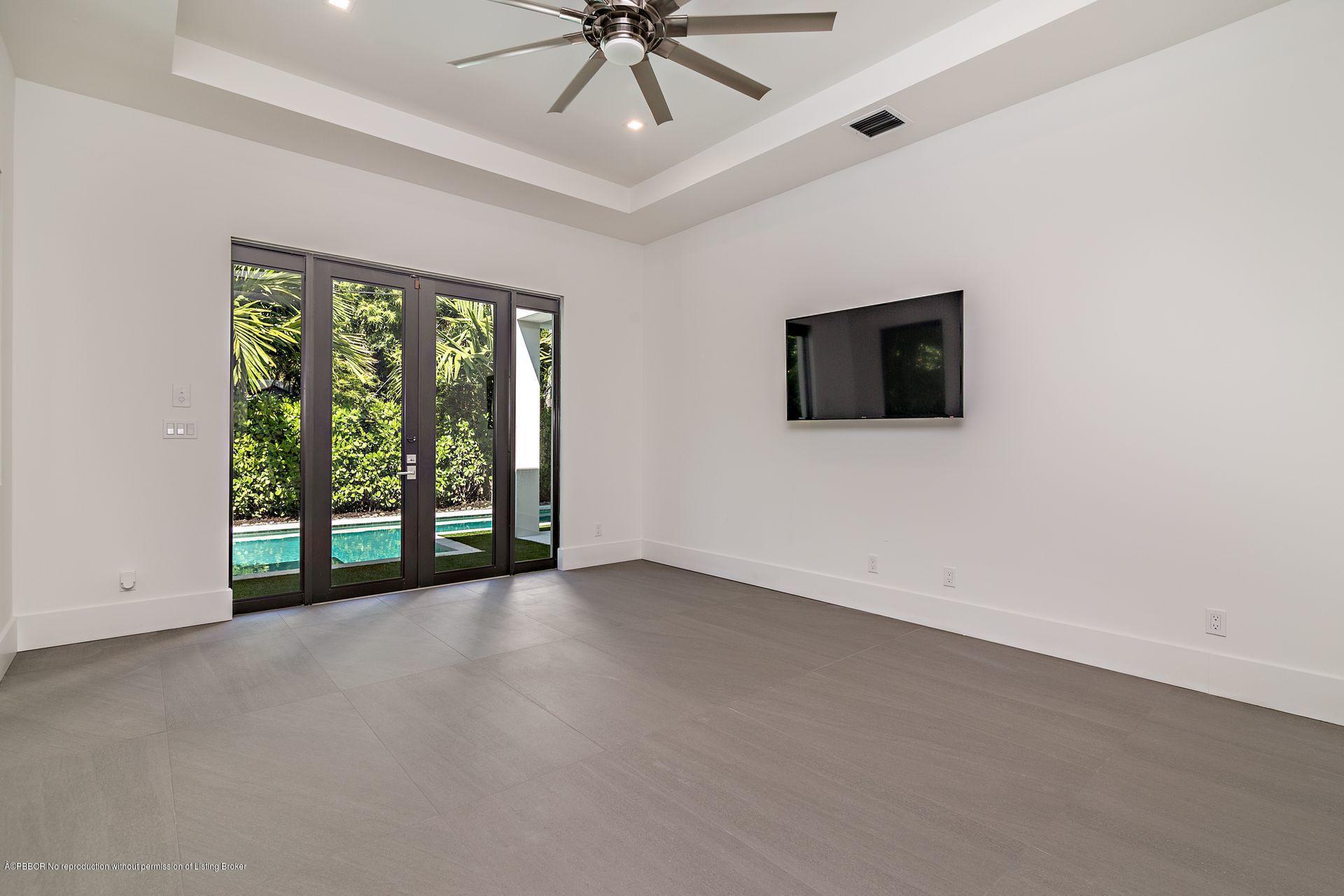 241 Edmor Road West Palm Beach, FL 33405 - Photo 11 of 22 21