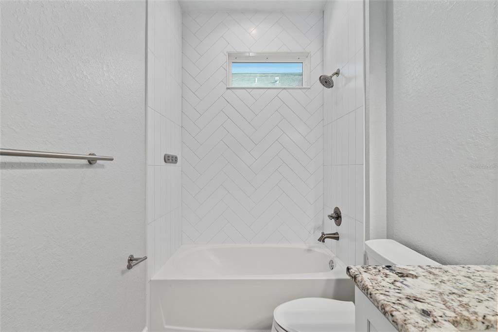 4765 Southeast 25th Street Ocala, FL 34480 - Photo 42 of 65 a bathroom with a bathtub and shower