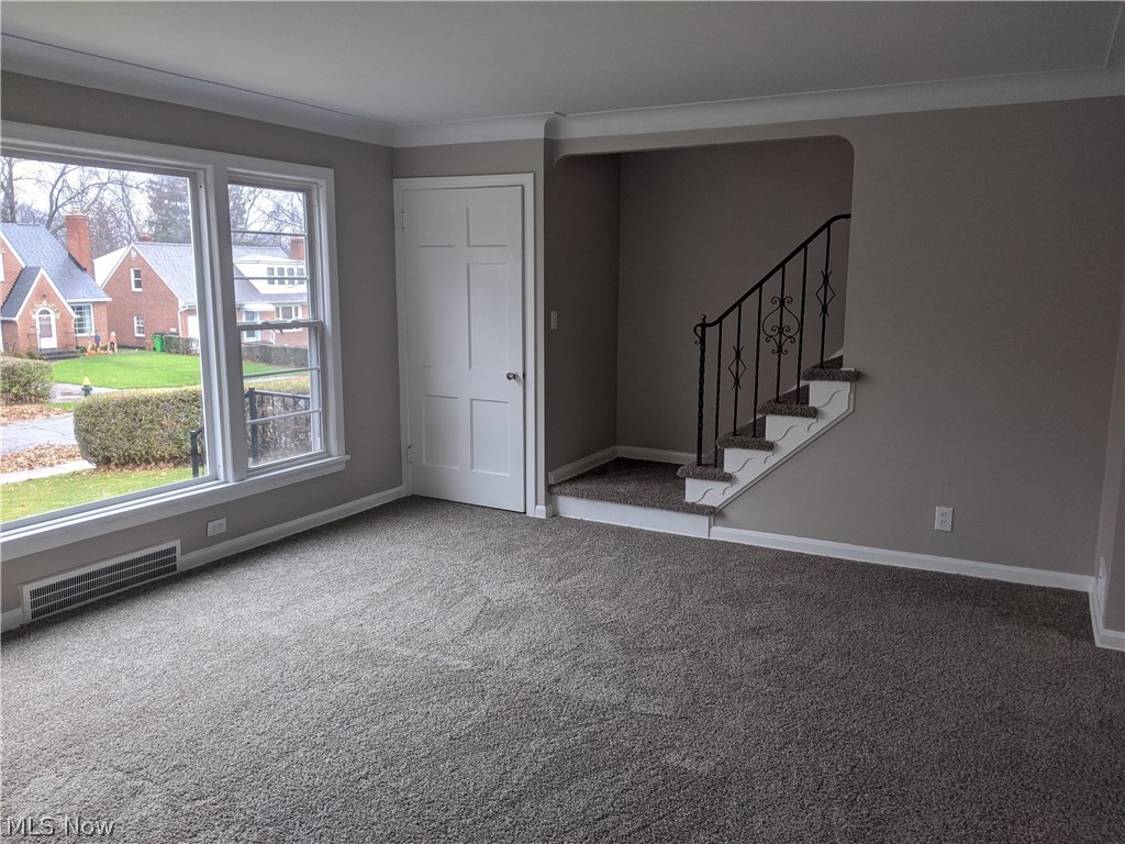 1701 Rushton Road Cleveland, OH 44121 - Photo 5 of 33