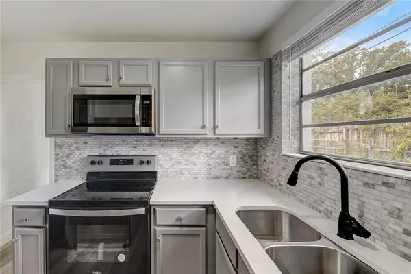 $340,000 | 2600 South Crystal Lake Drive, Orlando, FL 32806