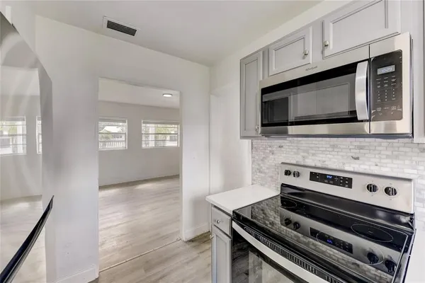 $340,000 | 2600 South Crystal Lake Drive, Orlando, FL 32806