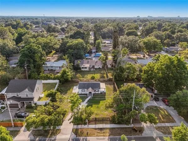 $340,000 | 2600 South Crystal Lake Drive, Orlando, FL 32806