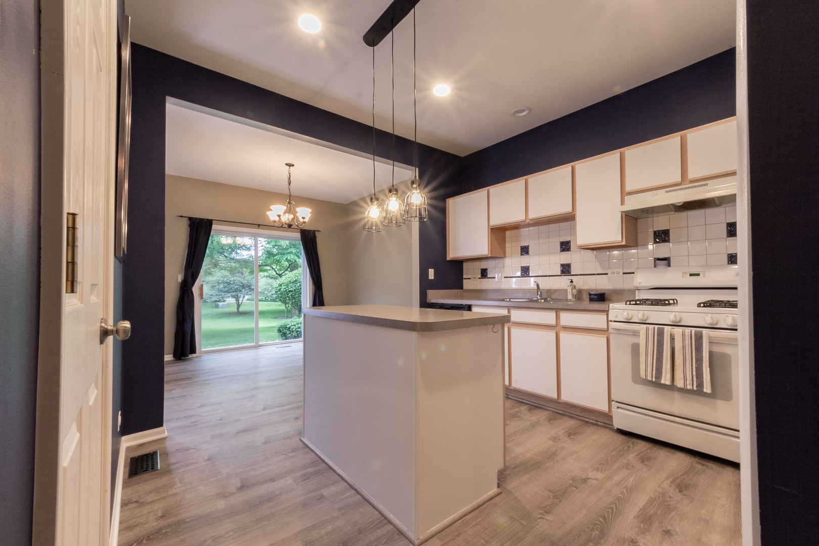 403 Littleton Trail Elgin, IL 60120 - Photo 9 of 26