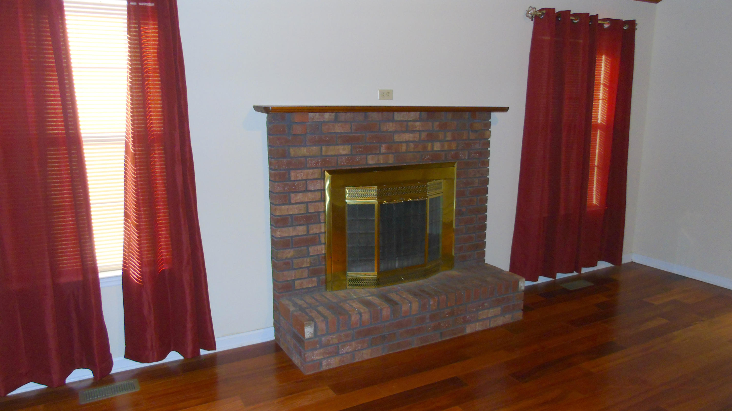 95 Cummings Road Ringgold, GA 30736 - Photo 3 of 28 Woodburning fireplace