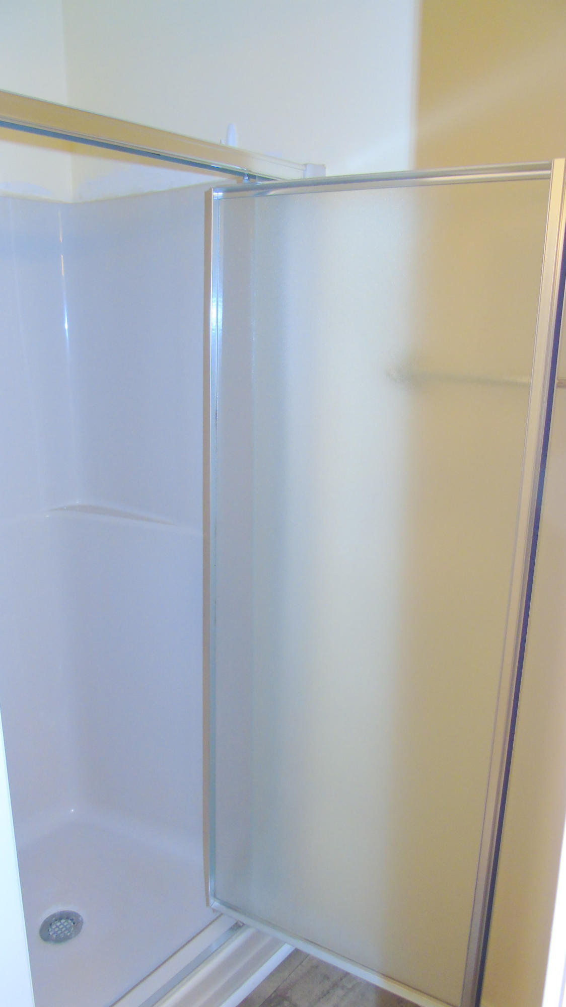 95 Cummings Road Ringgold, GA 30736 - Photo 10 of 28 Separate shower maini bathroom