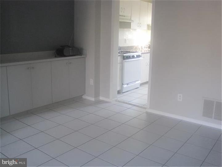 434 Bolton Road East Windsor, NJ 08520 - Photo 6 of 11 Gallery Image 6