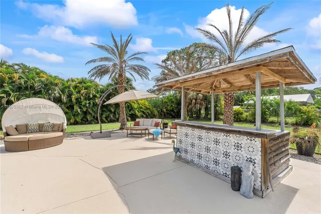 $1,075,000 | 16783 92nd Lane North, Loxahatchee, FL 33470