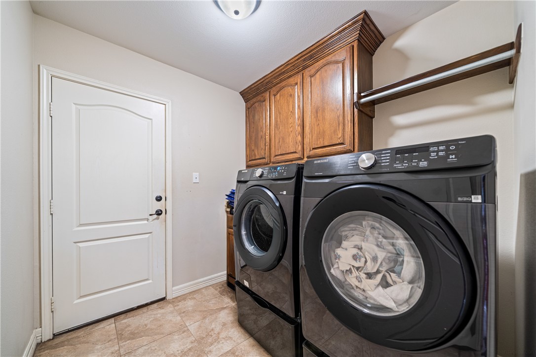 2602 Retta Drive Corpus Christi, TX 78418 - Photo 28 of 32 a utility room with dryer and washer