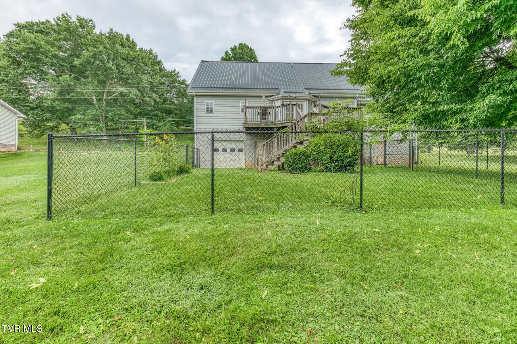 807 North Mohawk Drive Erwin, TN 37650 - Photo 32 of 39 807 N Mohawk Dr-38