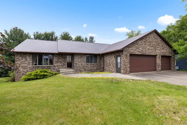 $279,900 | 217 Hancock Drive, Orangeville, IL 61060