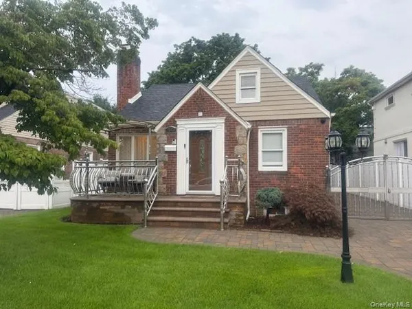 $4,500 | 302 Oakford Street, West Hempstead, NY 11552