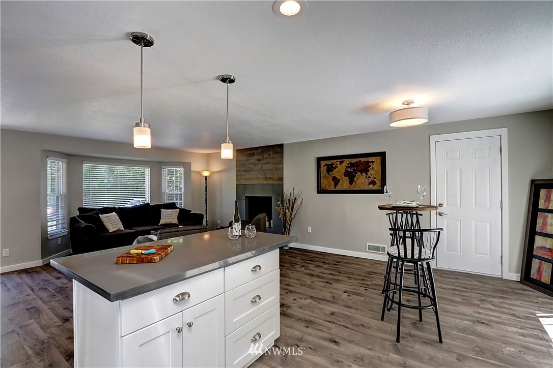 22862 Brier Road Brier, WA 98036 - Photo 4 of 18