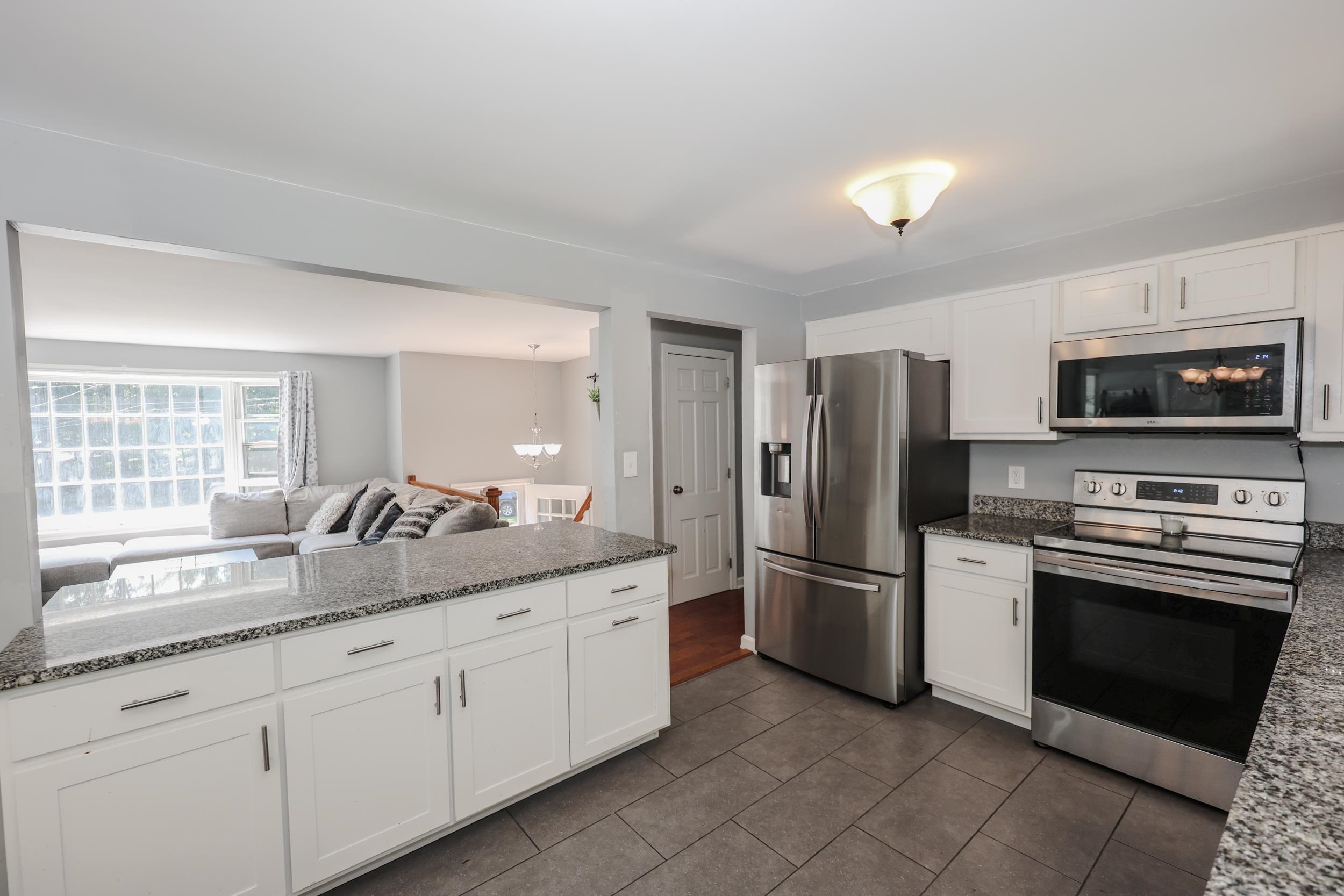 13 Cole Road Derry, NH 03038 - Photo 7 of 45 Gallery Image 7