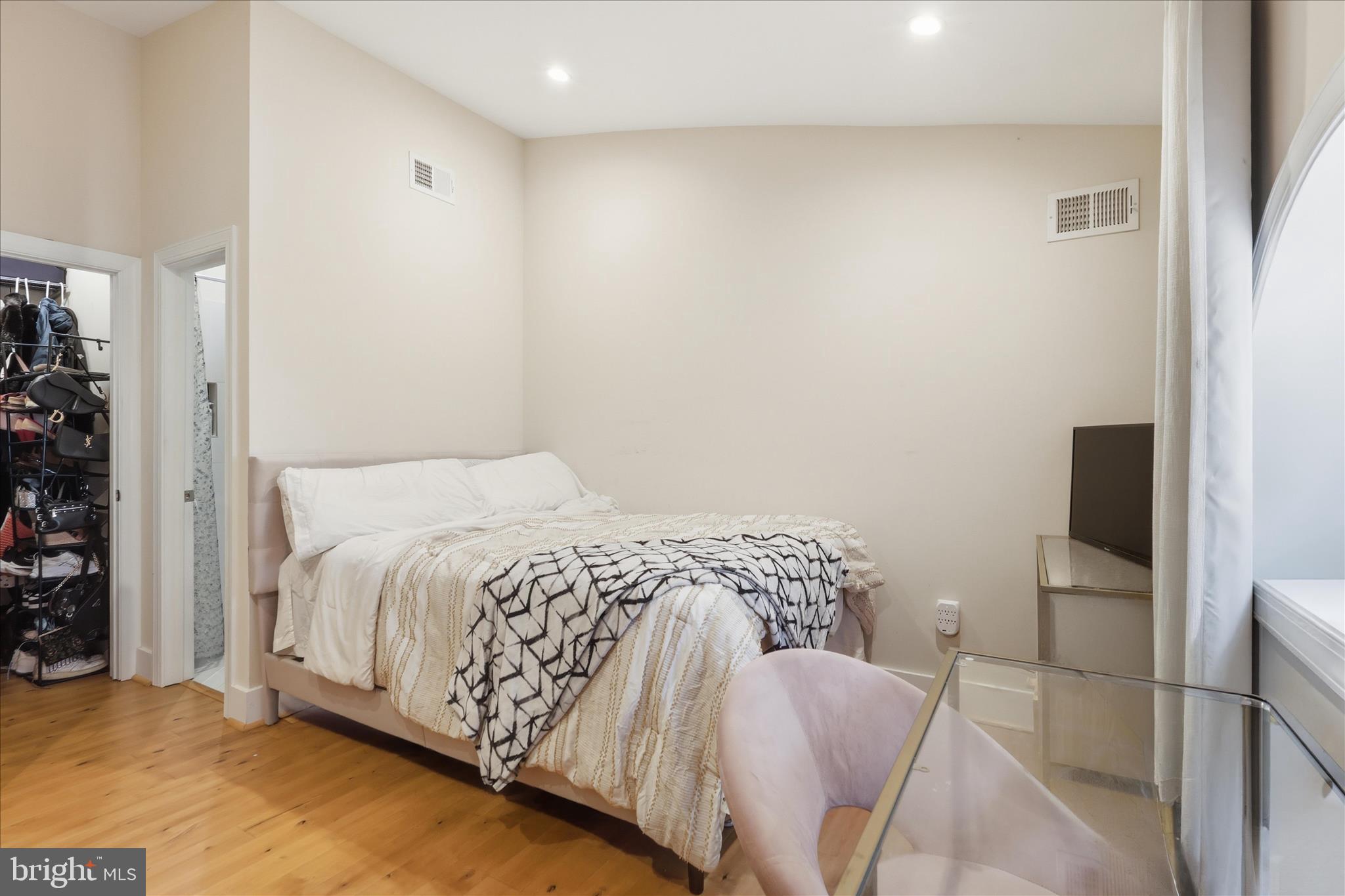 625 Park Road Northwest, Unit 108 Washington, DC 20010 - Photo 16 of 29 Second bedroom with ensuite