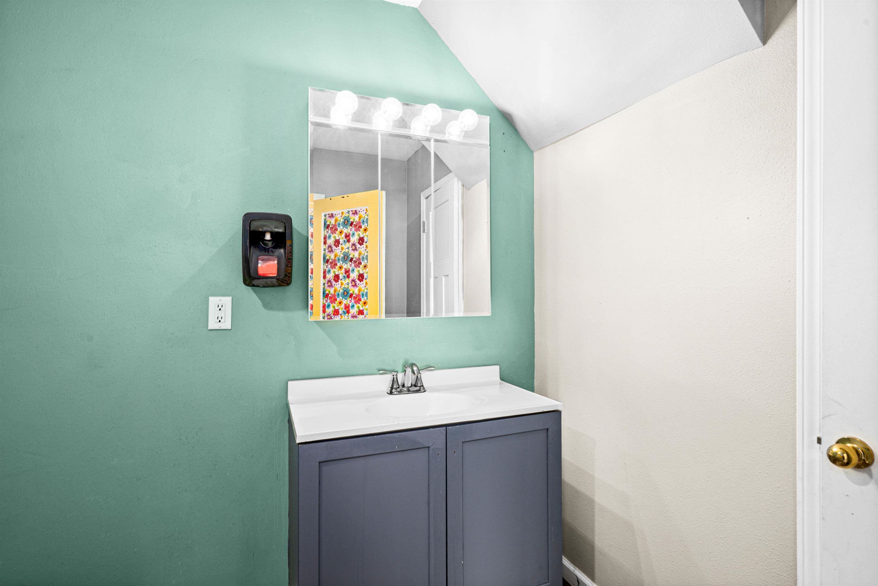 4022 East 2nd Street Superior, WI 54880 - Photo 12 of 30 Main Floor Bathroom