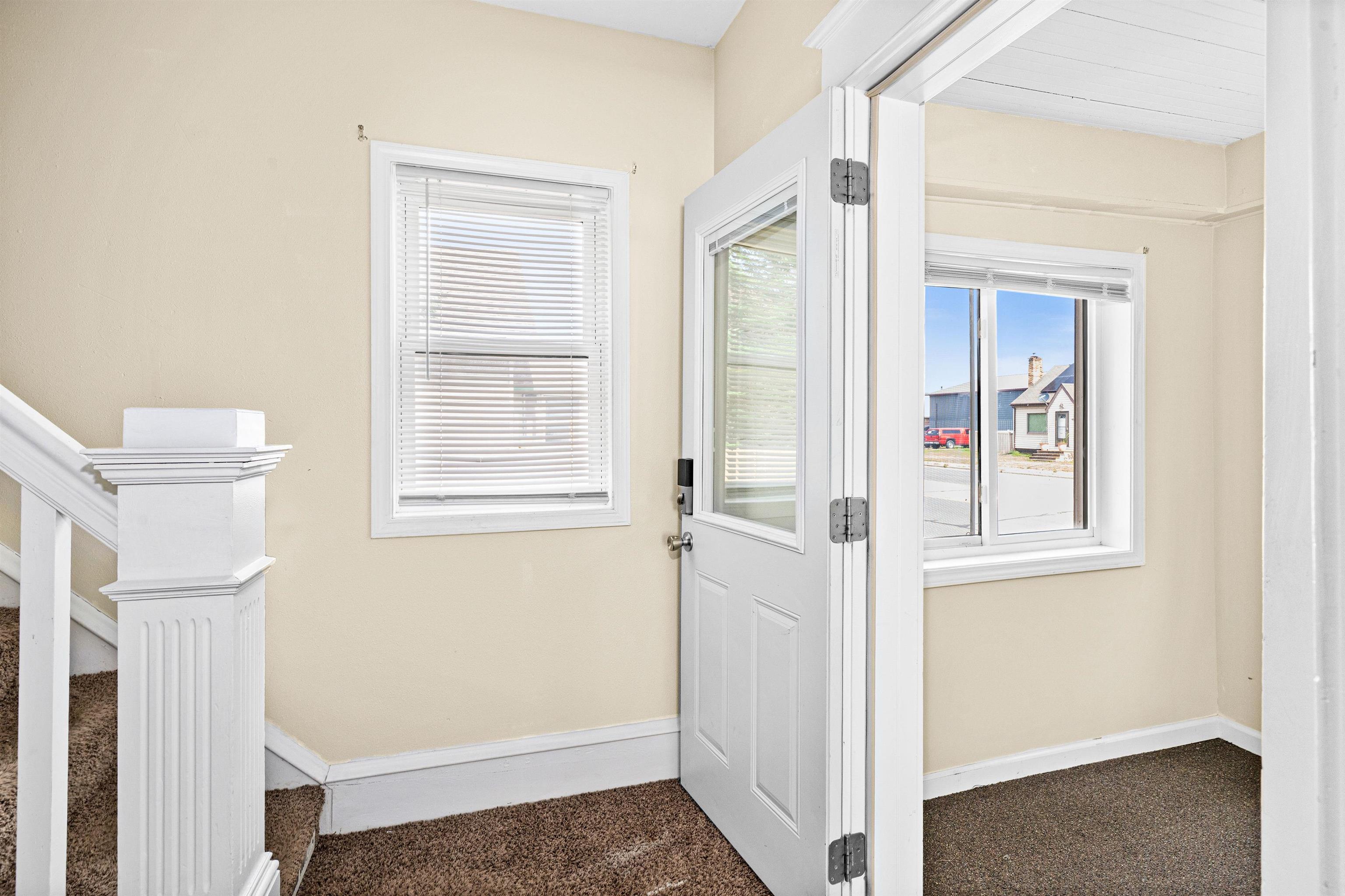 4022 East 2nd Street Superior, WI 54880 - Photo 16 of 30 Entry