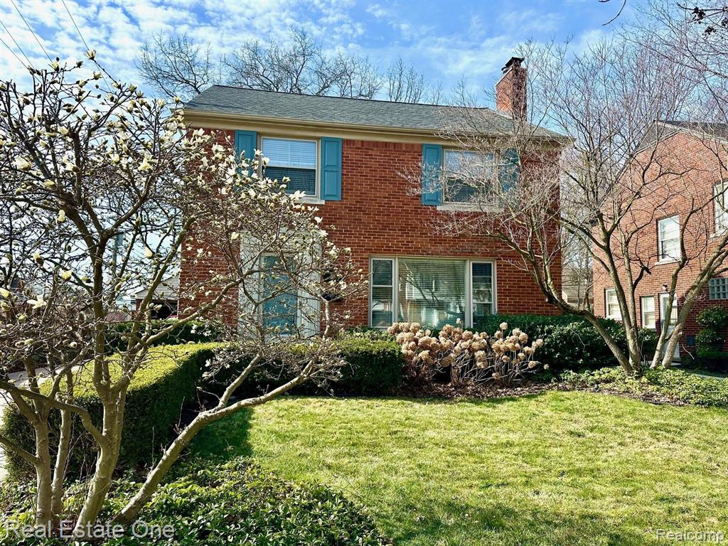 1651 Littlestone Road Grosse Pointe Woods, MI 48236 - Photo 2 of 17