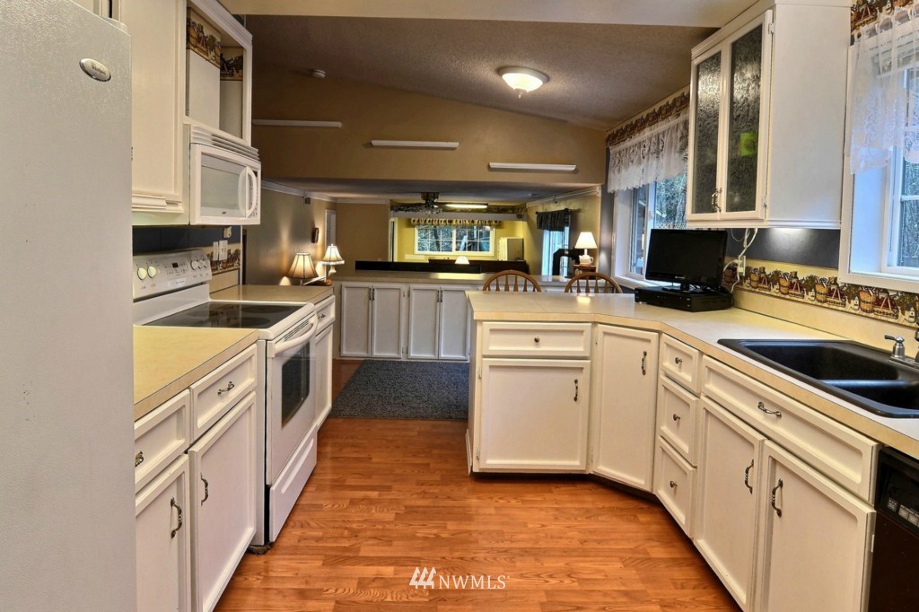 14520 Willow Road Southeast Port Orchard, WA 98367 - Photo 5 of 22 Gallery Image 5