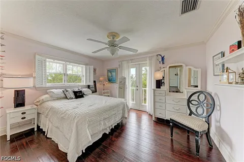 $1,749,000 | 793 Jungle Queen Way, Longboat Key, FL 34228
