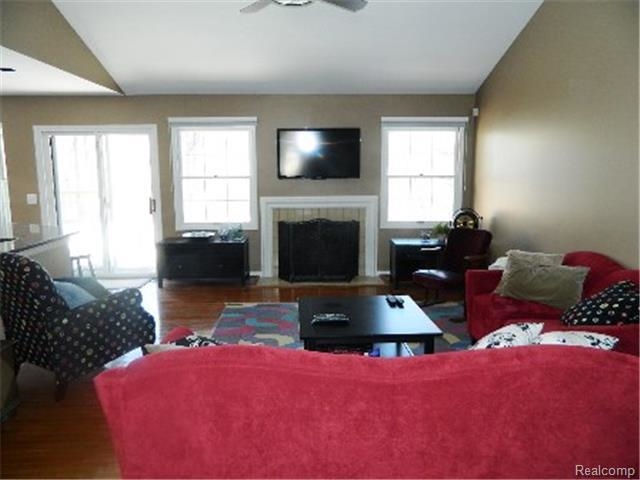 250 Marmoor Court Rochester, MI 48309 - Photo 4 of 17 31217297-3.JPG