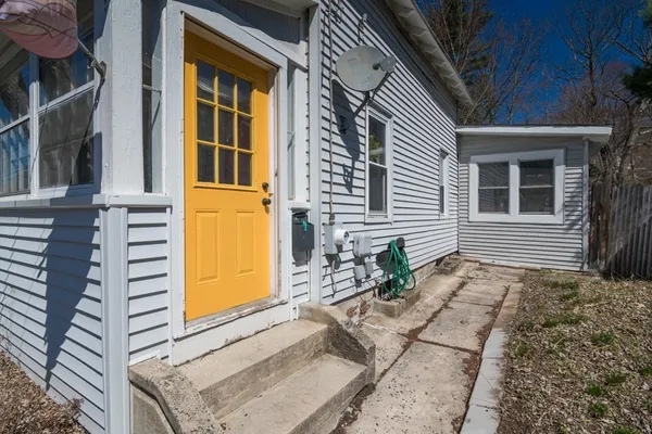 a view of entrance to house
