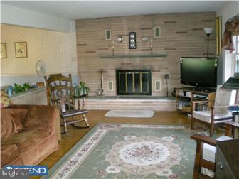 617 Store Road Harleysville, PA 19438 - Photo 7 of 12 Living Room