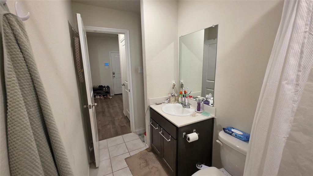 409 Samuel Street Denton, TX 76207 - Photo 13 of 40 a bathroom with a sink a toilet and shower