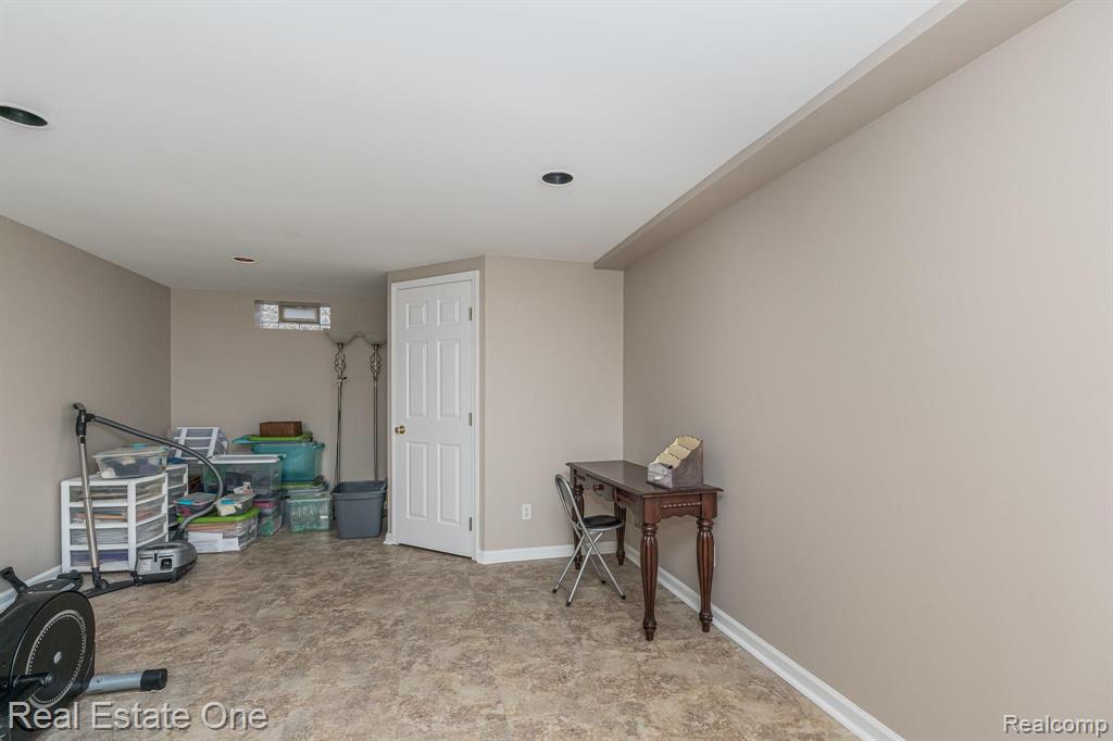187 Saxon Court Rochester Hills, MI 48307 - Photo 33 of 47