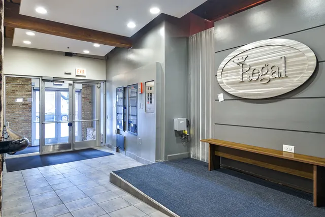 a view of livingroom with furniture