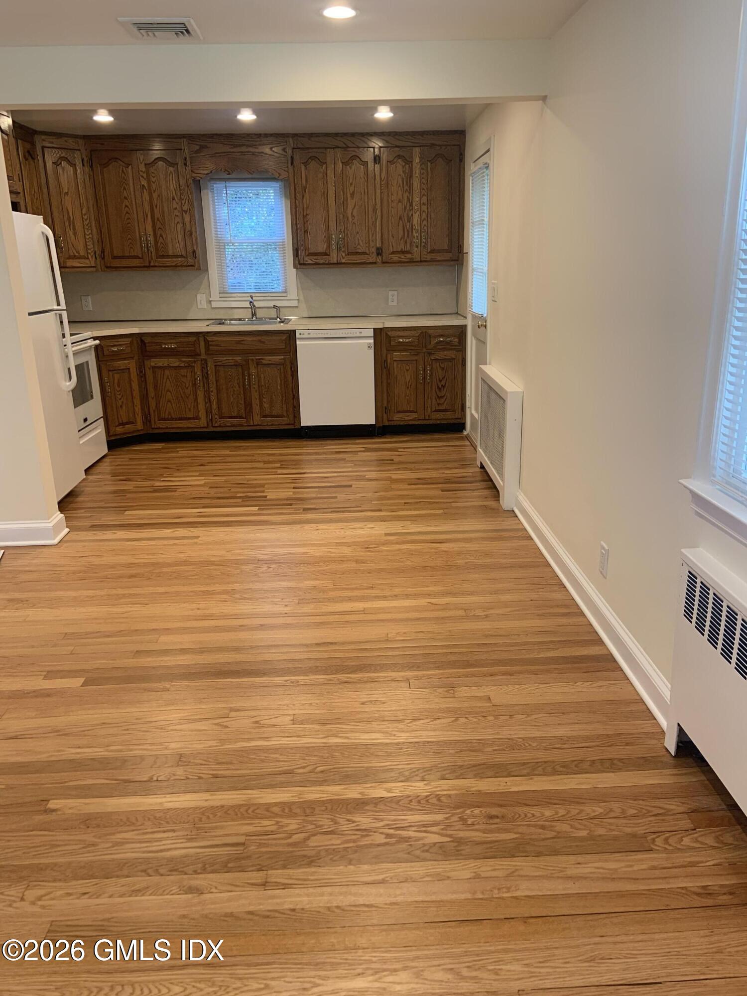 9 Pemberwick Road Greenwich, CT 06831 - Photo 15 of 31 DIning Area