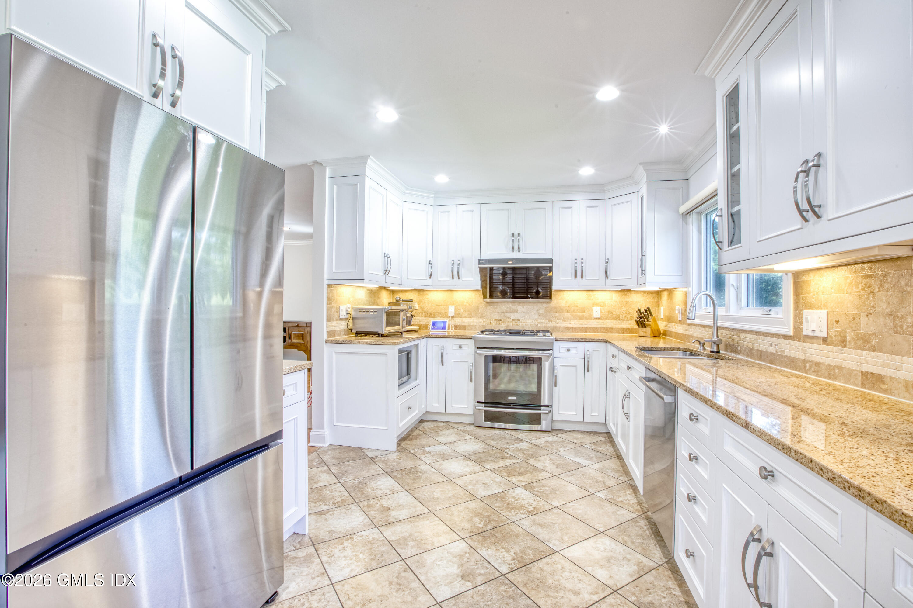 25 Weston Hill Road Riverside, CT 06878 - Photo 7 of 26 864A6585-24