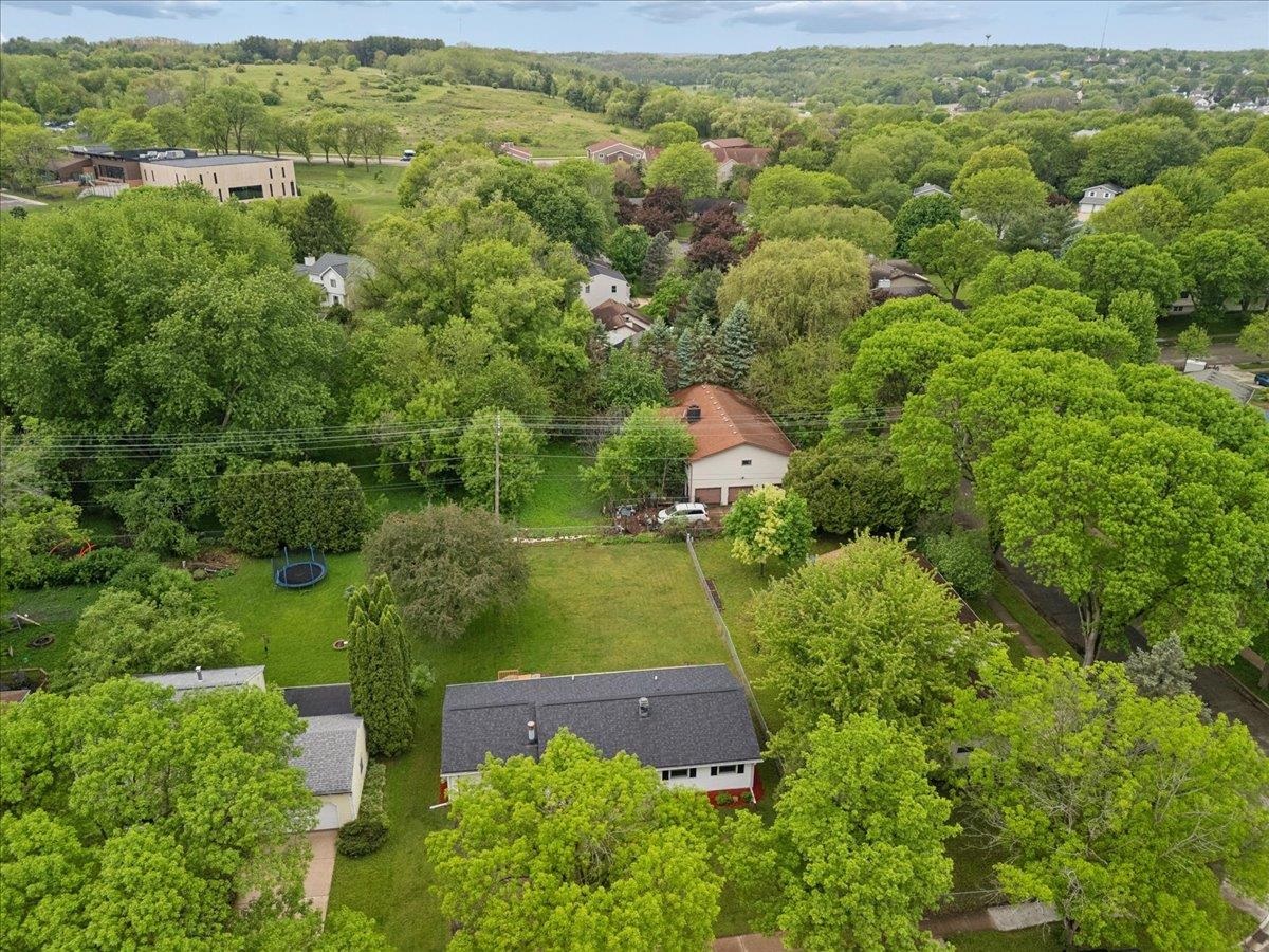 1606 Frisch Road Madison, WI 53711 - Photo 6 of 33