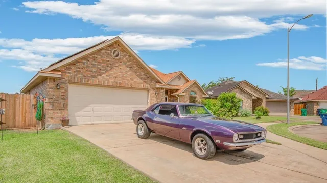 a view of a house with a backyard