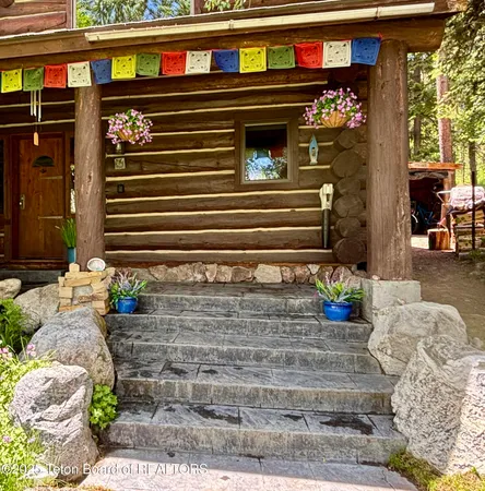 $12,900,000 | 2945 Hunt Lane, Wilson, WY 83014