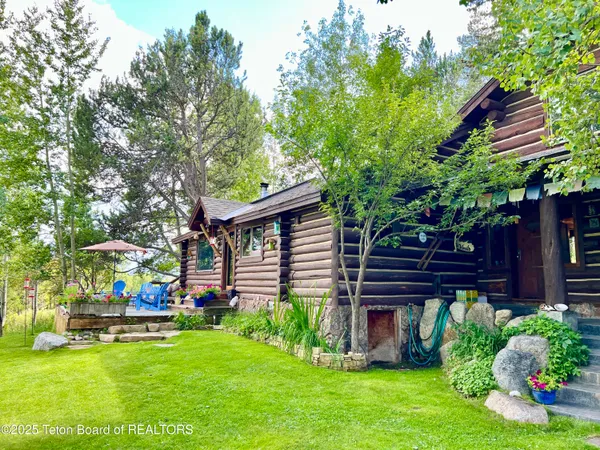 $12,900,000 | 2945 Hunt Lane, Wilson, WY 83014