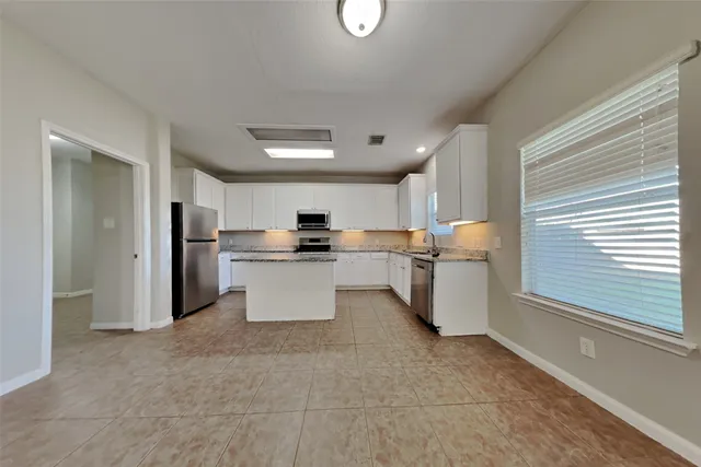 $2,195 | 2831 Wild Oak Park Drive, Conroe, TX 77385