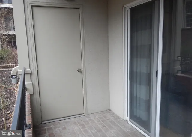 $2,500 | 1320 North Wayne Street, Unit 104, Arlington, VA 22201