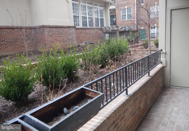 $2,500 | 1320 North Wayne Street, Unit 104, Arlington, VA 22201