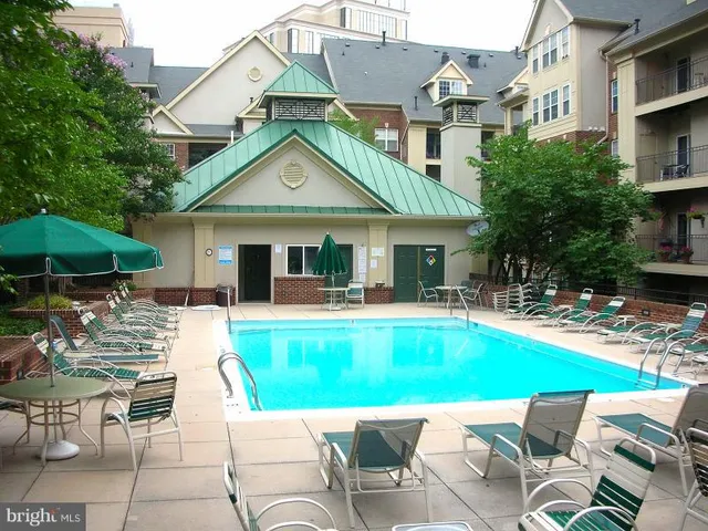 $2,500 | 1320 North Wayne Street, Unit 104, Arlington, VA 22201