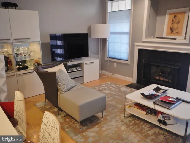 $2,500 | 1320 North Wayne Street, Unit 104, Arlington, VA 22201