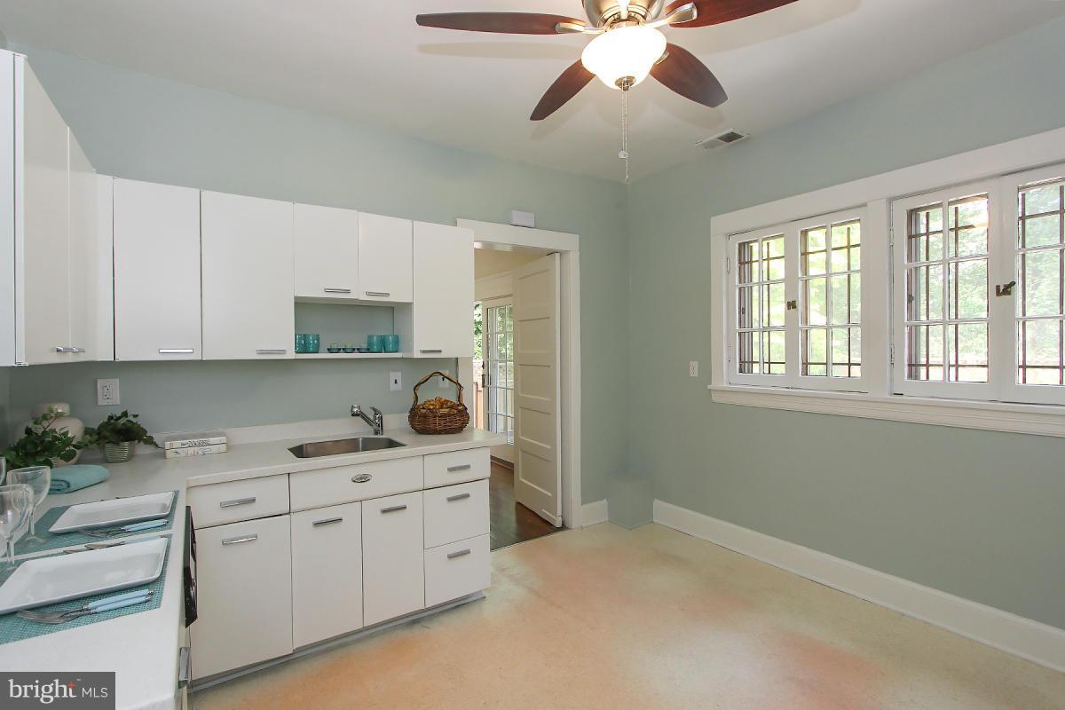 4205 Military Road Northwest Washington, DC 20015 - Photo 14 of 30 Kitchen
