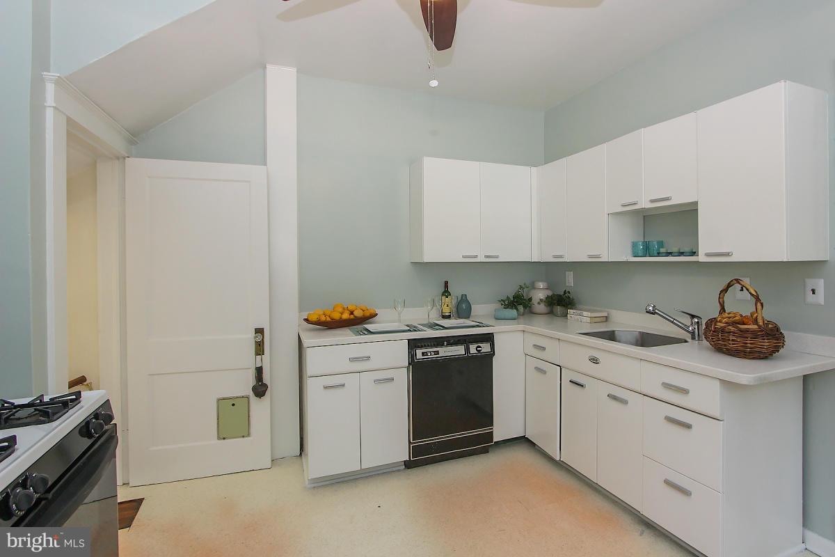 4205 Military Road Northwest Washington, DC 20015 - Photo 17 of 30 Interior (General)