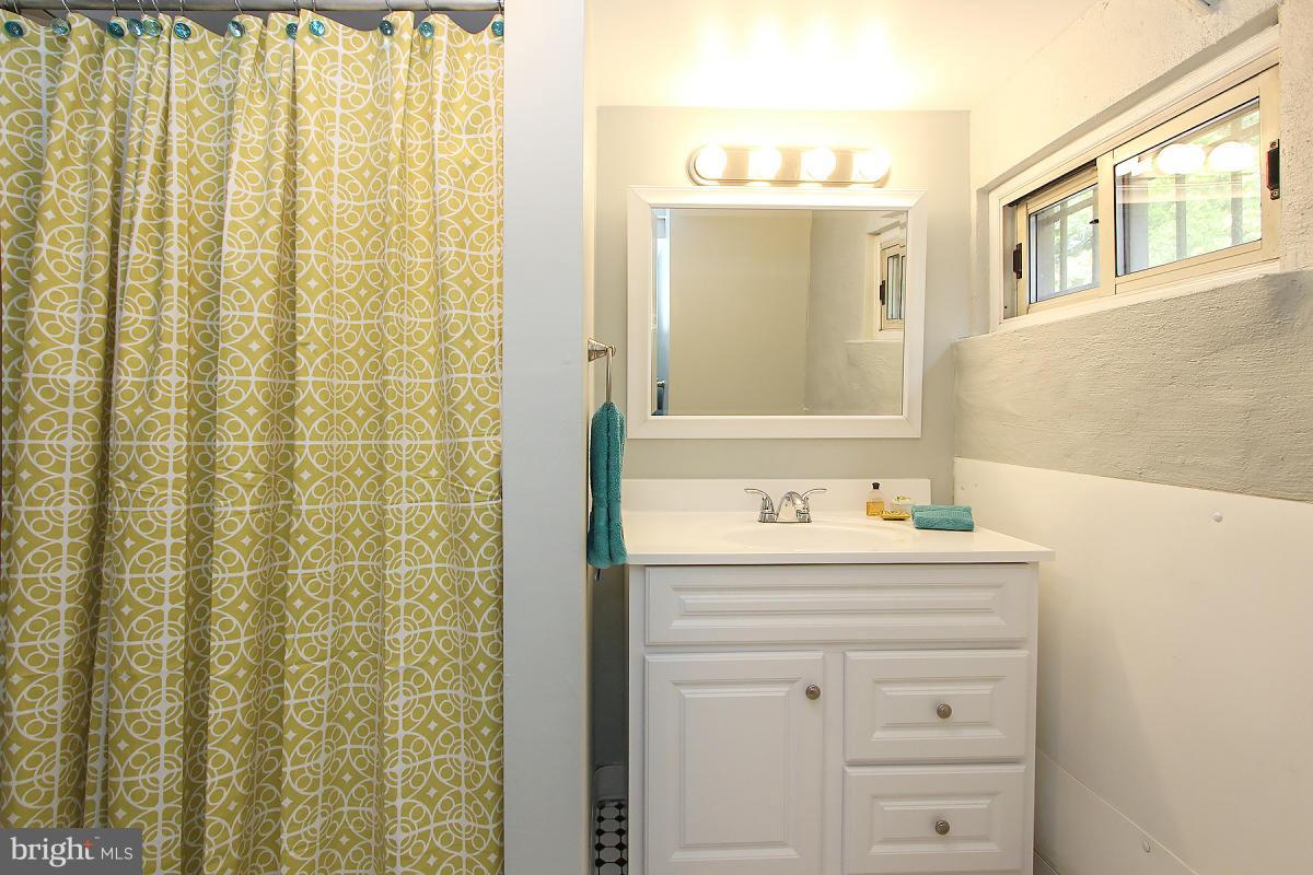 4205 Military Road Northwest Washington, DC 20015 - Photo 27 of 30 Bath