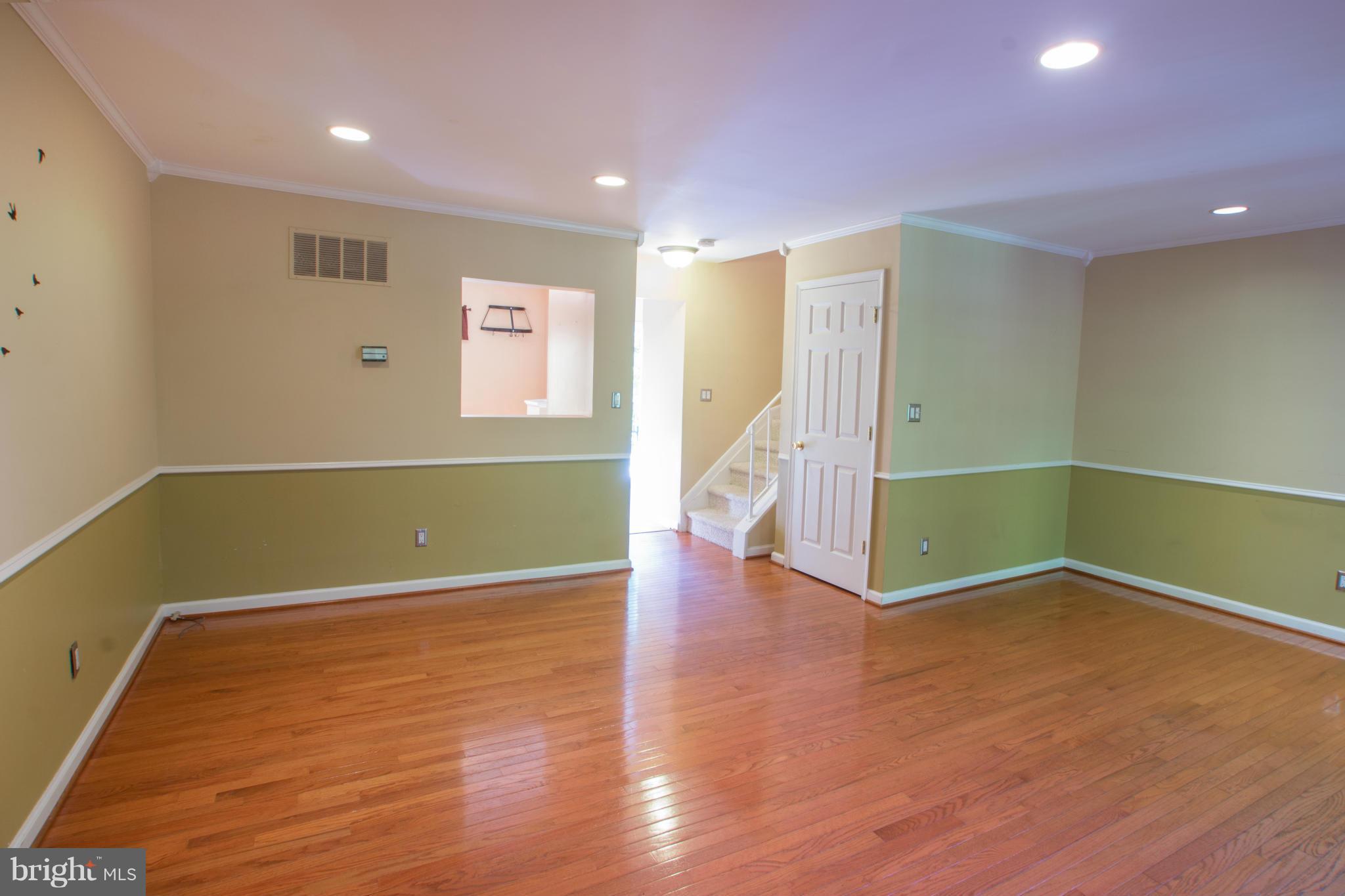 526 Brighton Place Baltimore, MD 21221 - Photo 3 of 14 Living Room
