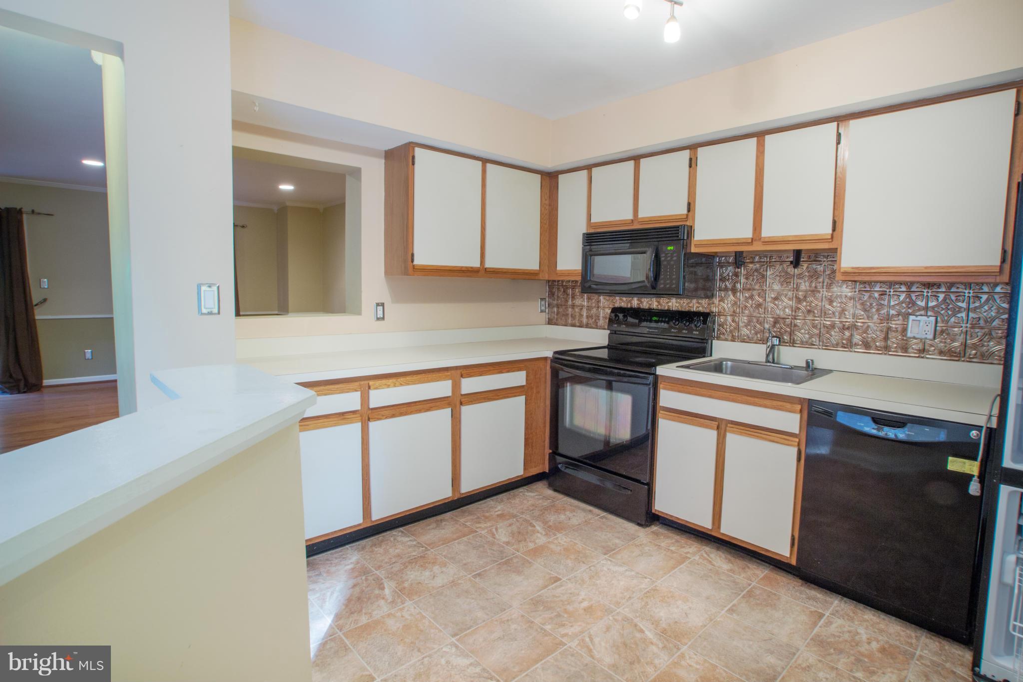 526 Brighton Place Baltimore, MD 21221 - Photo 6 of 14 Kitchen
