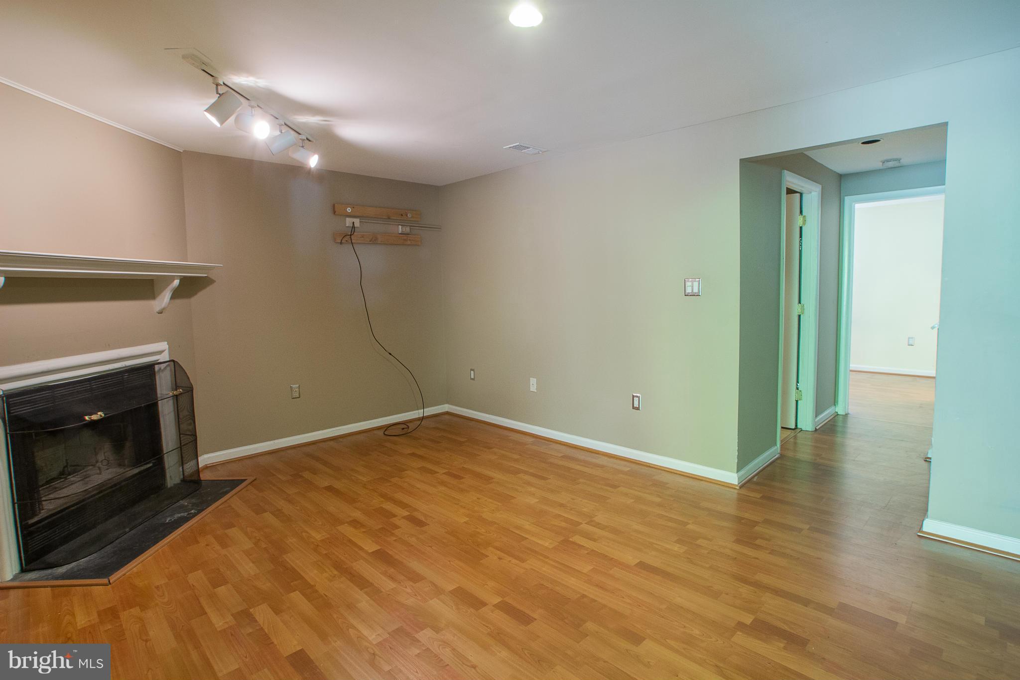 526 Brighton Place Baltimore, MD 21221 - Photo 8 of 14 Family Room