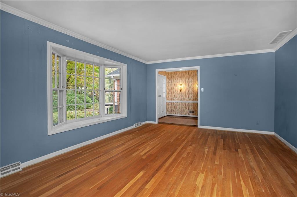 1815 Beechtree Road Greensboro, NC 27408 - Photo 4 of 29 Gallery Image 4