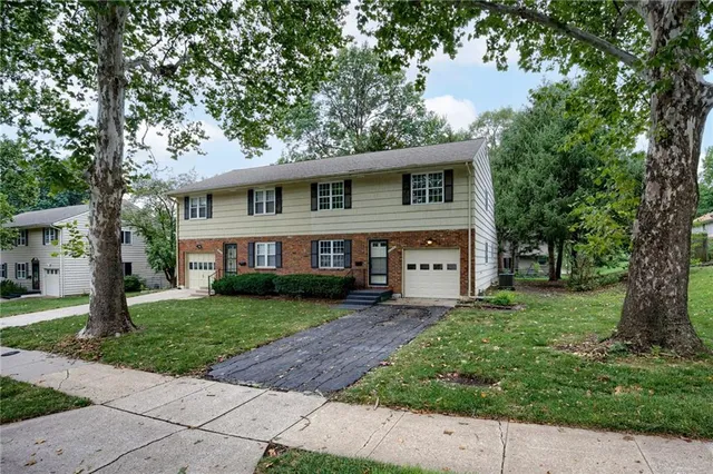 $295,000 | 8304 Hemlock Street, Overland Park, KS 66212