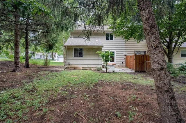 $295,000 | 8304 Hemlock Street, Overland Park, KS 66212