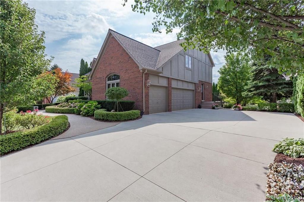 1110 Ridgeway Drive Rochester, MI 48307 - Photo 3 of 44